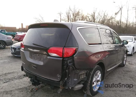 2017 Chrysler Pacifica Touring-L Plus z USA, uszkodzony, nr VIN 2C4RC1EGXHR643872